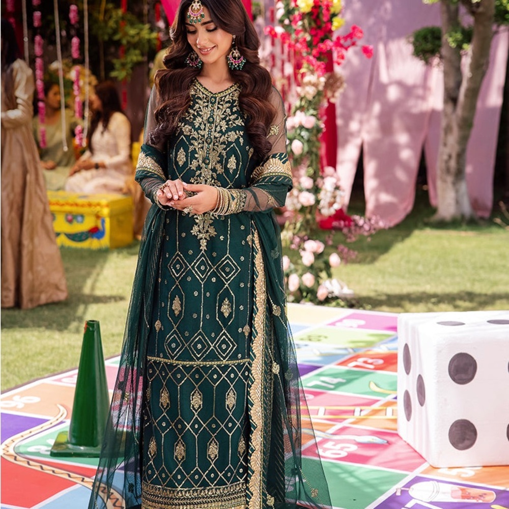 Elegant Green Long Sleeve Dress - Picture 2 of 5